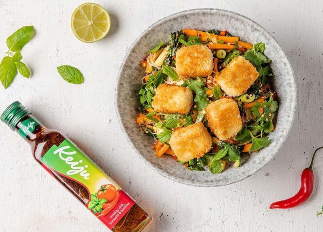 Aasialainen tofu-nuudeliwokki