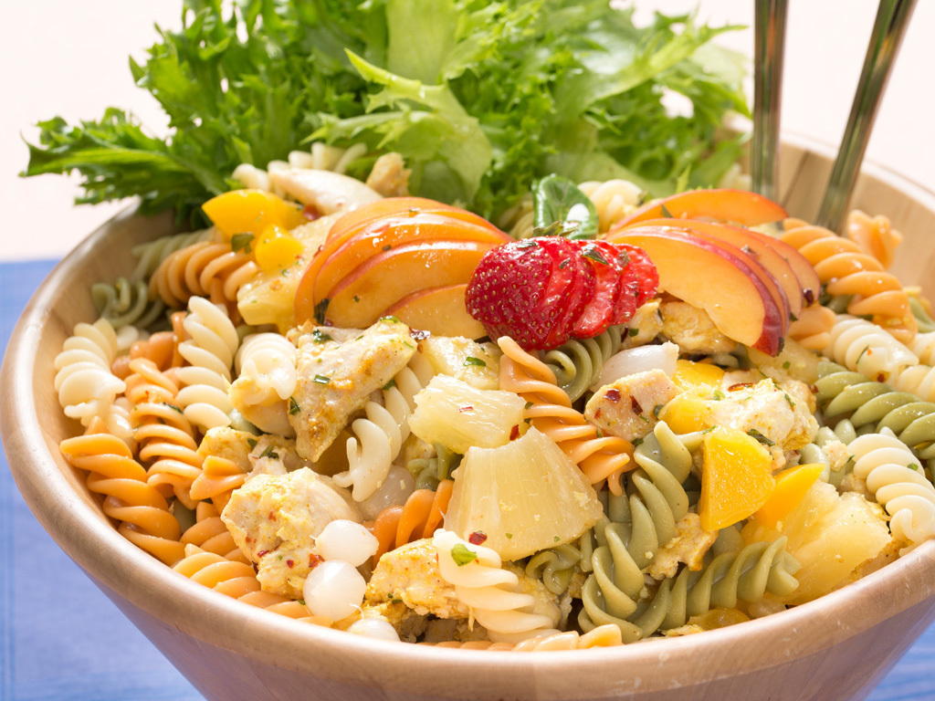 Hedelmäinen Broileri-pastasalaatti - Reseptit - Bunge Foodservice