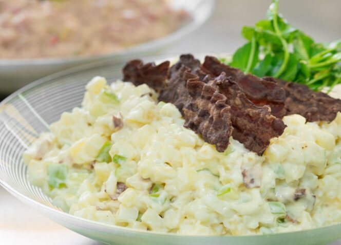 Peruna-pekonisalaatti