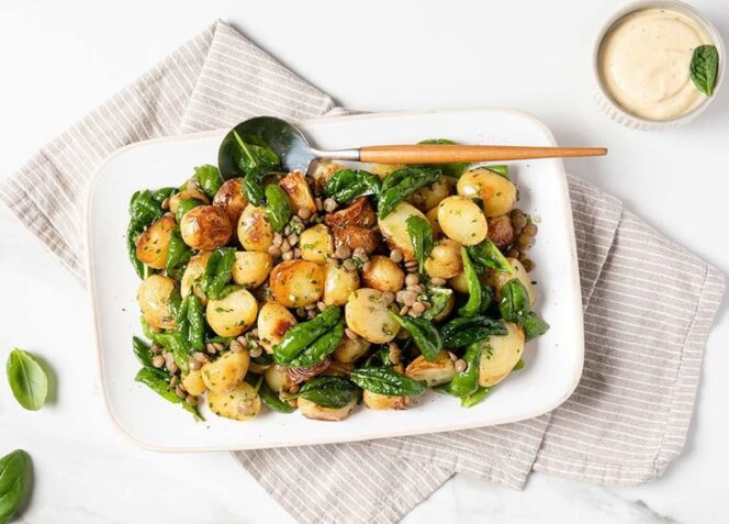 Paahdettu perunasalaatti dijonmajoneesikastikkeella