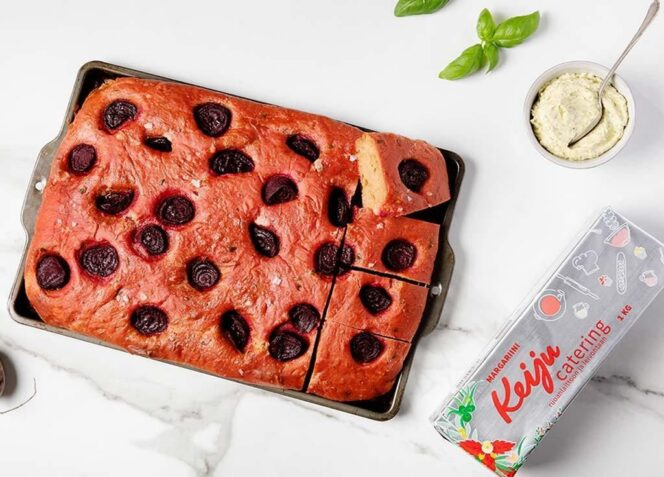 Punajuuripeltileipä ja pestolevite